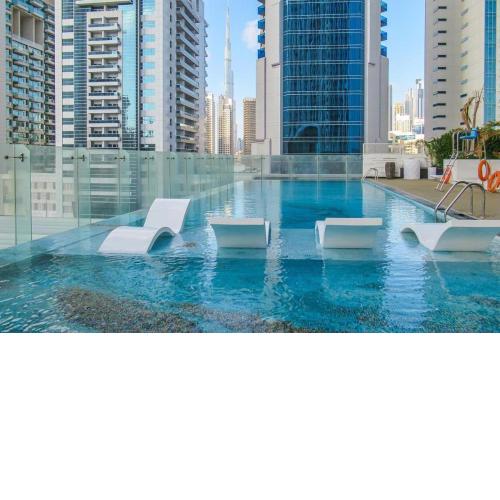 Beautiful 2 Bedroom High Floor Bays
