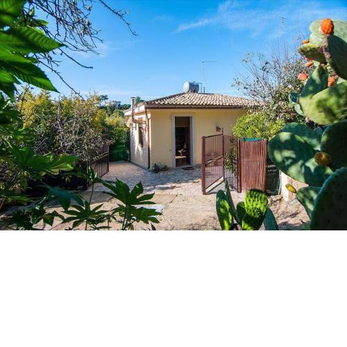 Beautiful 3-Bed Cottage in Noto