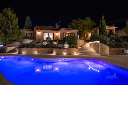 Beautiful 4 bedroom Country house with stunning sea view