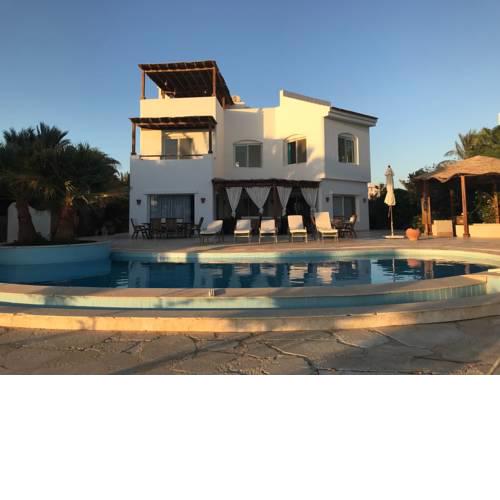 Beautiful 4 bedroom white villa with private pool