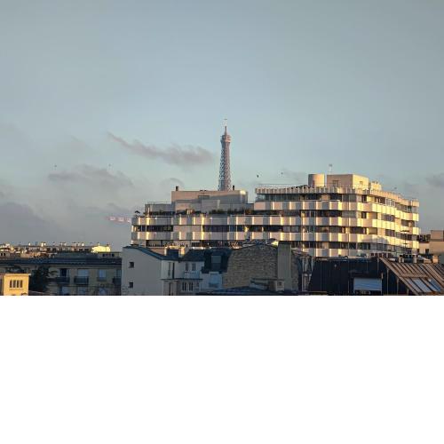 Beautiful And Bright Appt With Eiffel Tower View