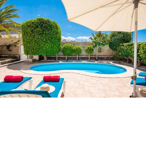 BEAUTIFUL ANNA with HEATED POOL
