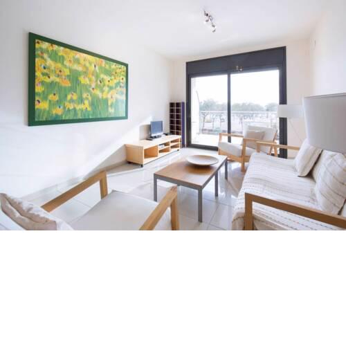 Beautiful apartment along the beach, pool, parking