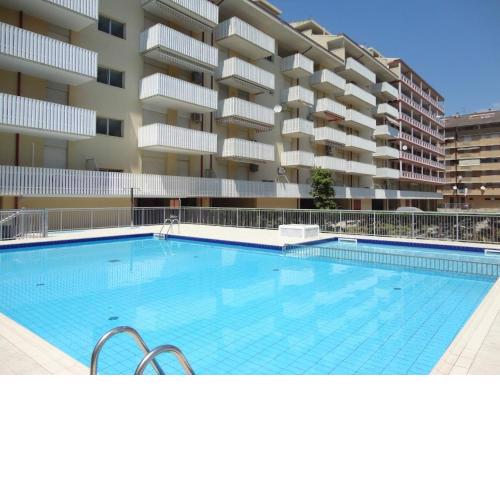 Beautiful Apartment For 4 Persons-pool-tv