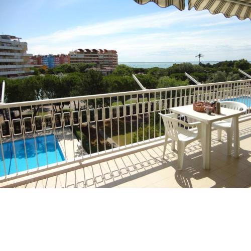 Beautiful Apartment For 5 People-pool-terra