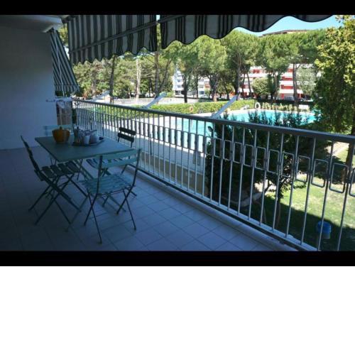 Beautiful Apartment For 6 People-pool-terra