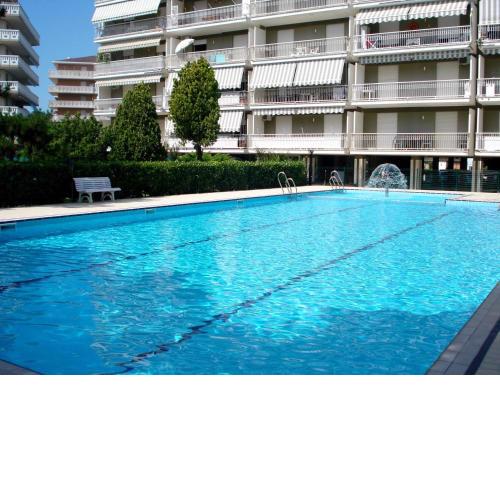 Beautiful apartment for 7 people with pool