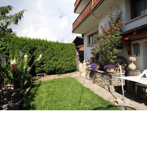Beautiful Apartment in Albinen with Garden