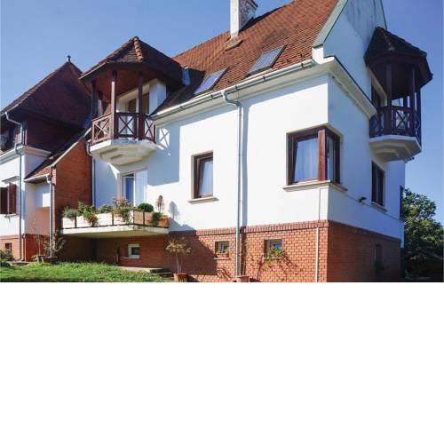 Beautiful apartment in Balatonföldvár w/ Indoor swimming pool and 3 Bedrooms