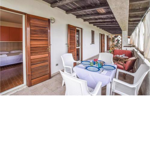 Beautiful Apartment In Capo Rizzuto With Wifi And 1 Bedrooms