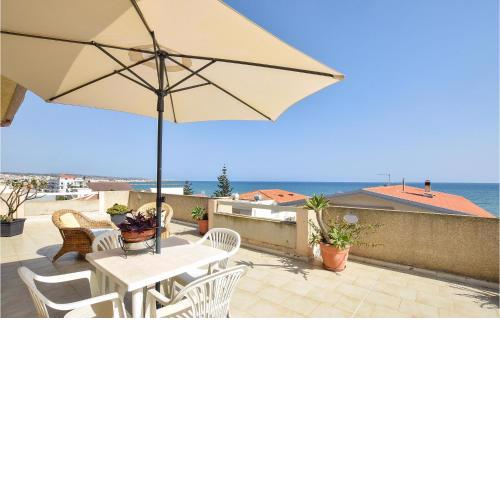 Beautiful apartment in Donnalucata with 2 Bedrooms and WiFi