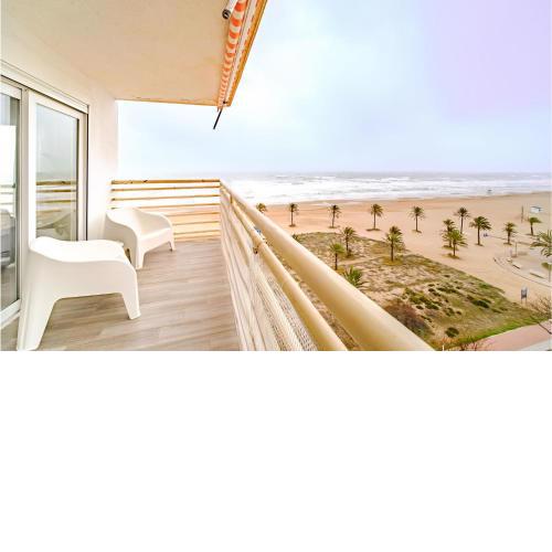 Beautiful apartment in Gandia with WiFi, Outdoor swimming pool and 3 Bedrooms