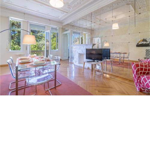 Beautiful apartment in Genova with WiFi and 4 Bedrooms