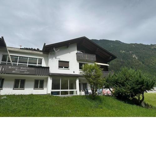 Beautiful apartment in Gortipohl with garden