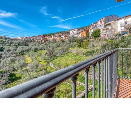 Beautiful Apartment in Herguijuela de la Sierra with Patio