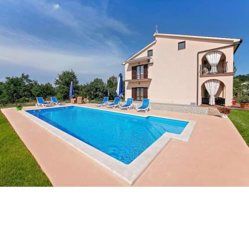 Beautiful Apartment in Karojba with Swimming Pool