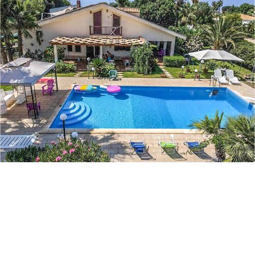 Beautiful apartment in Kaukana with Outdoor swimming pool, WiFi and 2 Bedrooms