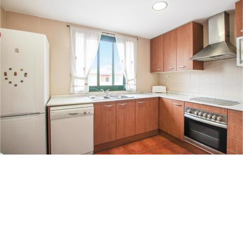 Beautiful apartment in L'Ametlla de Mar with Outdoor swimming pool and 3 Bedrooms