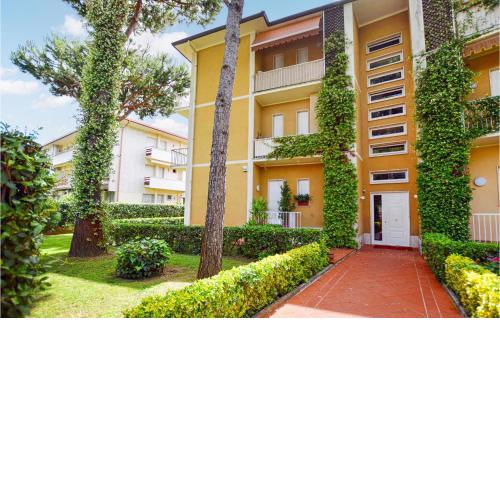 Beautiful Apartment In Lido Di Camaiore With 3 Bedrooms