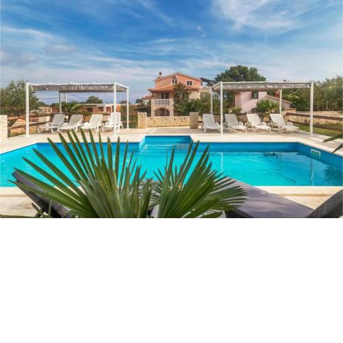 Beautiful apartment in Liznjan w/ Outdoor swimming pool and 1 Bedrooms