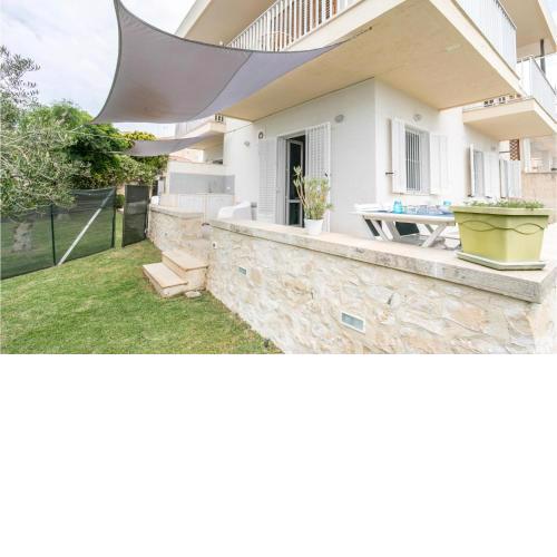 Beautiful apartment in Marina di Ragusa with WiFi and 2 Bedrooms