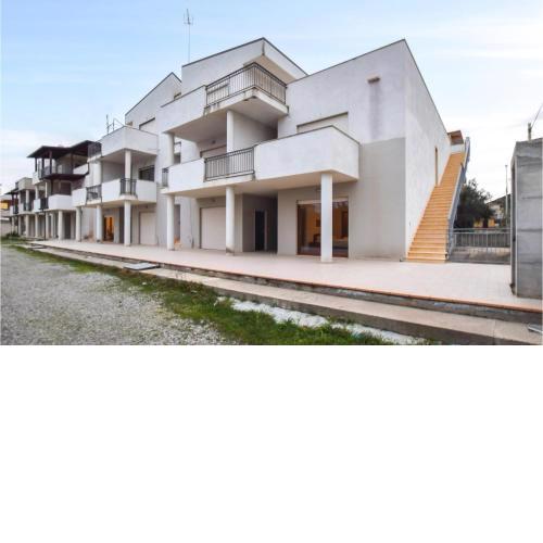 Beautiful apartment in Marina di Strongoli with WiFi