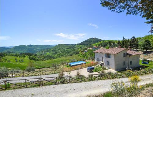 Beautiful apartment in Monte S,Maria Tiberina with Outdoor swimming pool, WiFi and 3 Bedrooms
