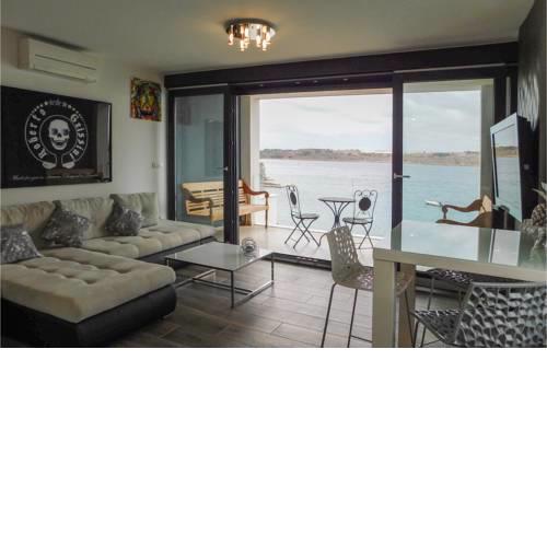 Beautiful apartment in Omisalj w/ 2 Bedrooms