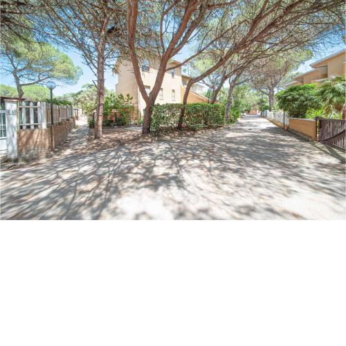 Beautiful apartment in Platamona with Outdoor swimming pool and 2 Bedrooms