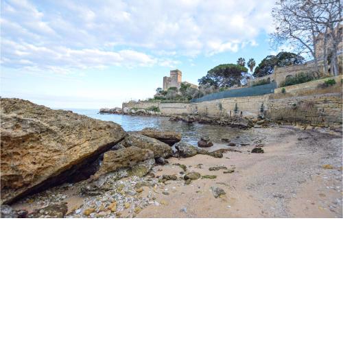 Beautiful apartment in Santa Flavia with 3 Bedrooms and WiFi