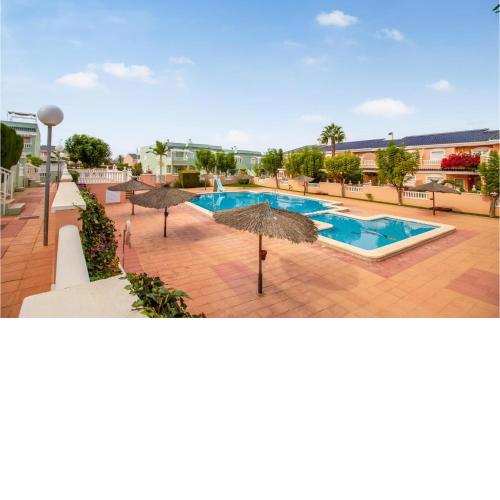 Beautiful apartment in Santa Pola with WiFi, Outdoor swimming pool and 2 Bedrooms