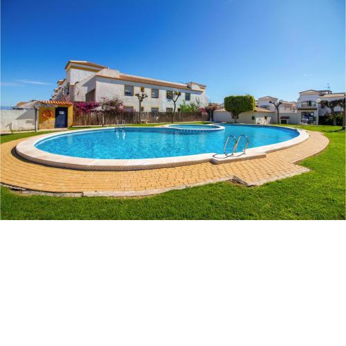 Beautiful apartment in Santa Pola with WiFi, Outdoor swimming pool and 3 Bedrooms