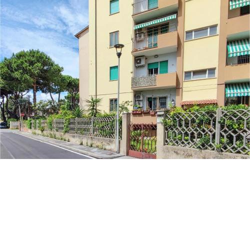 Beautiful Apartment In Viareggio With 3 Bedrooms And Wifi