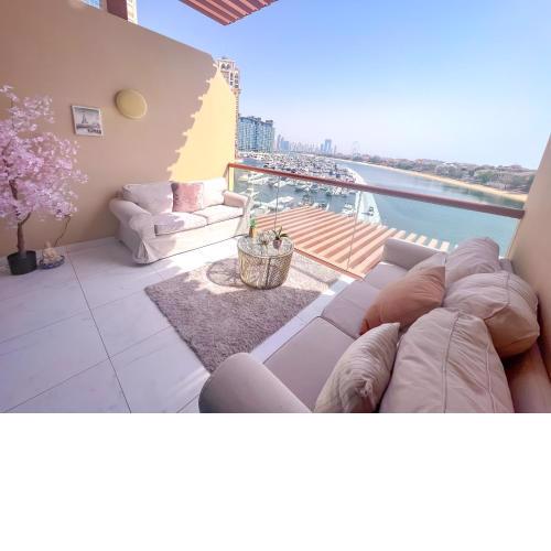 Beautiful Apartment on Palm Jumeirah with Huge Sea View Balcony