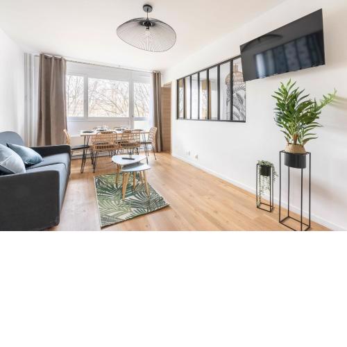 Beautiful apartment with balcony and view on the Quays Bassin la Villette D
