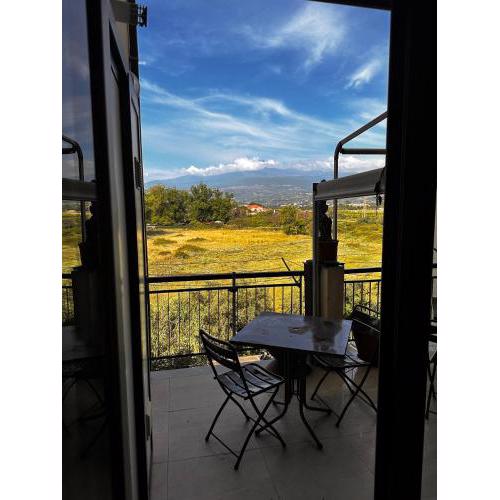 Beautiful apartment with balcony view of Etna