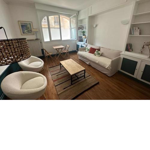 Beautiful bright studio - close to the Seine