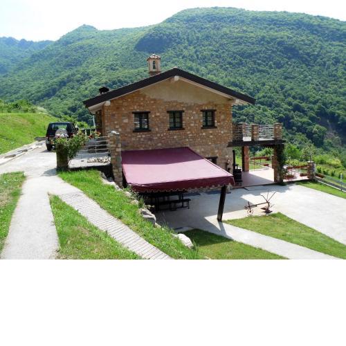 Beautiful chalet with Swimming Pool in Lombardy