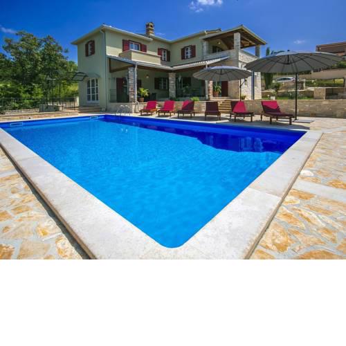Beautiful Child-friendly Villa with Private Pool in Porec