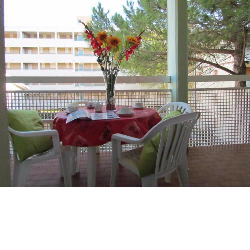 Beautiful Condo Close To Beach And Centre - Private Beach Place Included