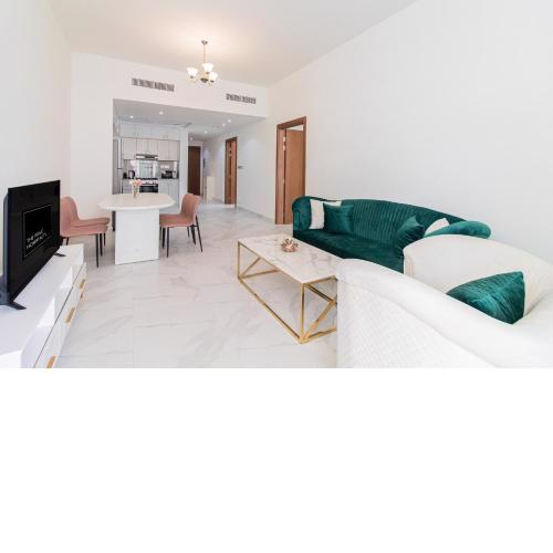 Beautiful Cosy Two Bedroom in Business Bay- Canal View