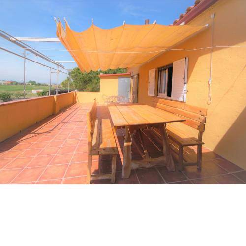 Beautiful Cottage in Vila-sacra with Terrace