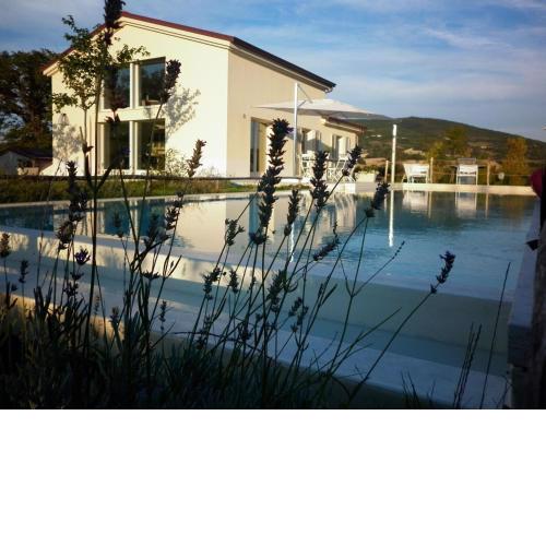 Beautiful design villa immersed in Le Marche s green hills