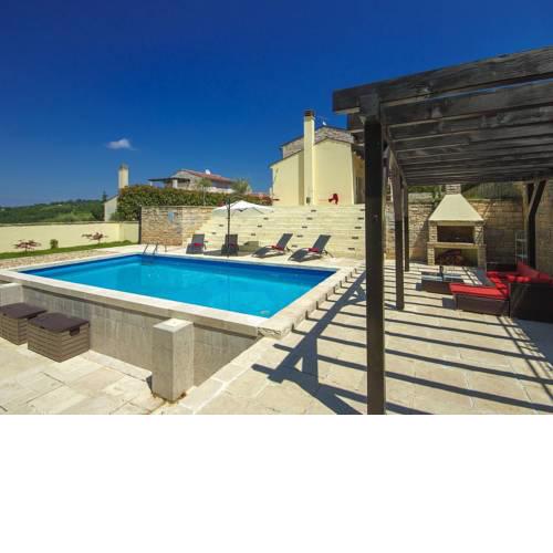 Beautiful Detached Villa with Swimming Pool in Momjan