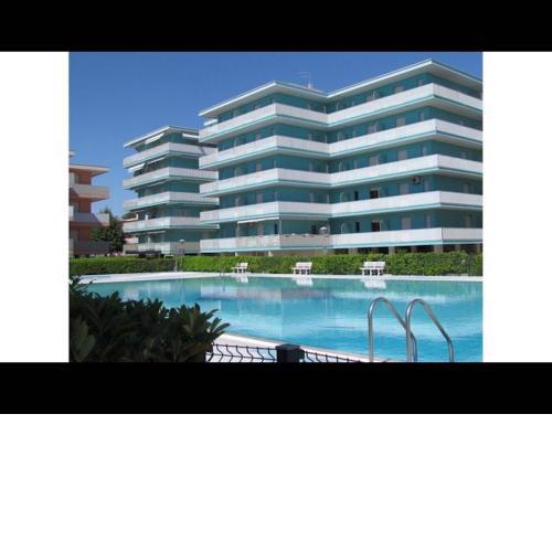 Beautiful flat in a Residence with 12 swimming pools - tennis- childrens play a