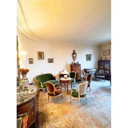 beautiful flat in the center of Paris 6 th district