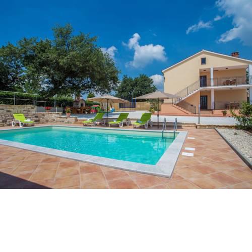 Beautiful Holiday Home in Vizinada with Swimming Pool