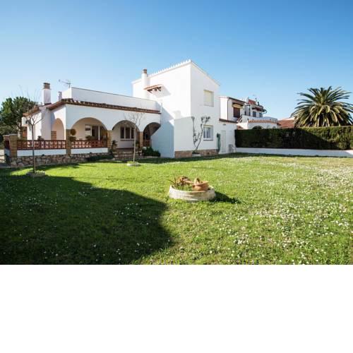 Beautiful Holiday Home with Garden near Beach in Catalonia