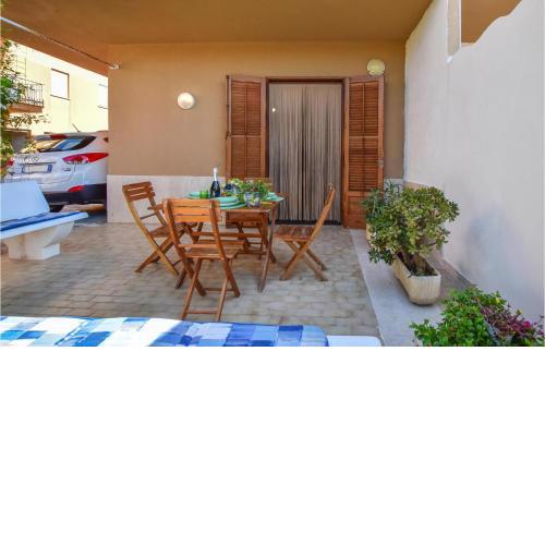 Beautiful home in Alcamo with WiFi and 3 Bedrooms