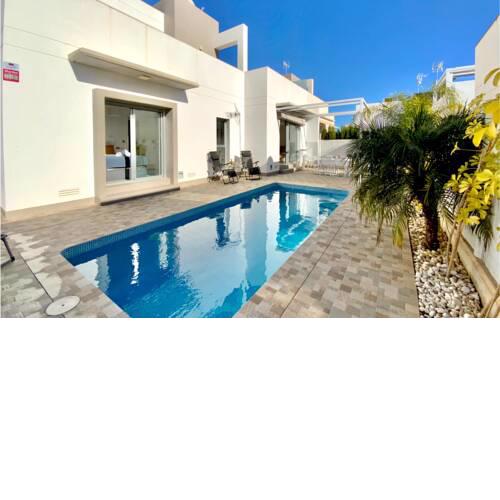 Beautiful home in Alicante with Outdoor swimming pool and 3 Bedrooms